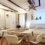 招待所 & As